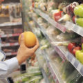 食品スーパー、なぜ主要顧客が高齢化？次世代の顧客獲得に課題